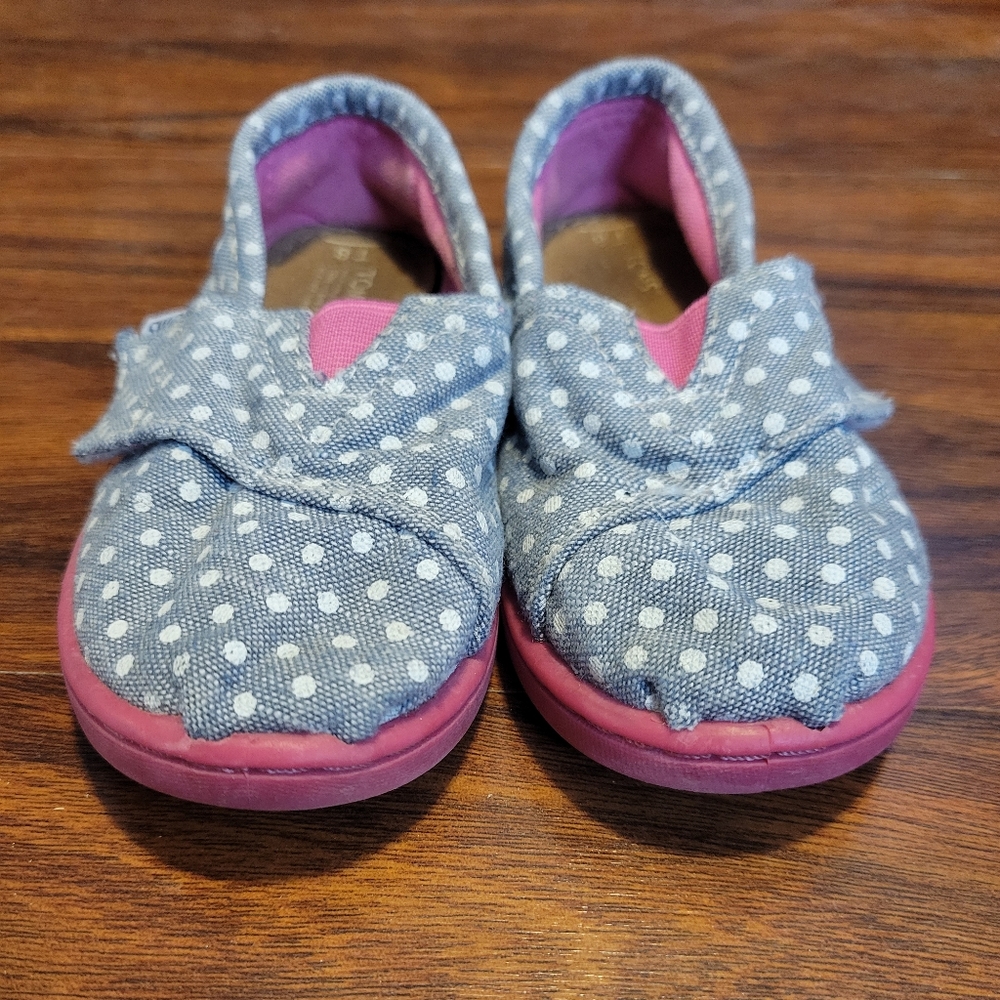 TOMS Size T8.
Grey polka dot - Picture 2 of 9
